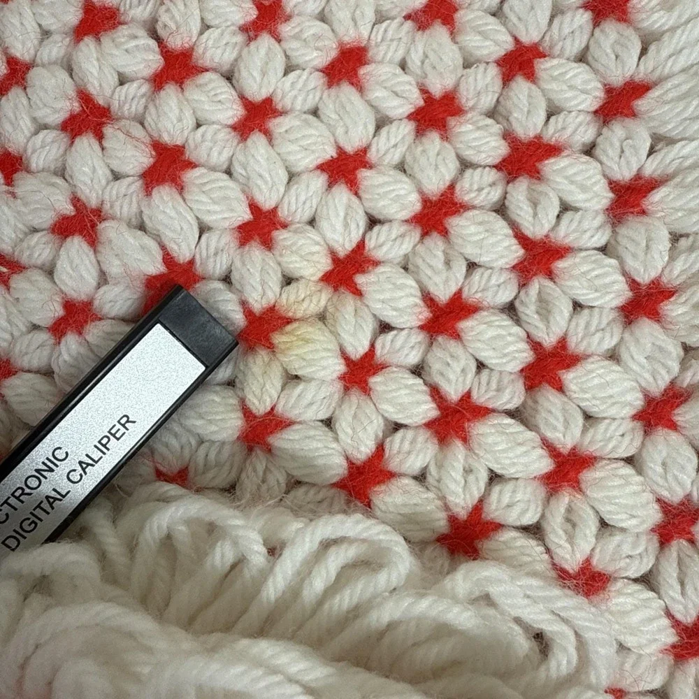 Vintage Hand-Crocheted Placemats Set‎ of 4 Red & White Oval 18